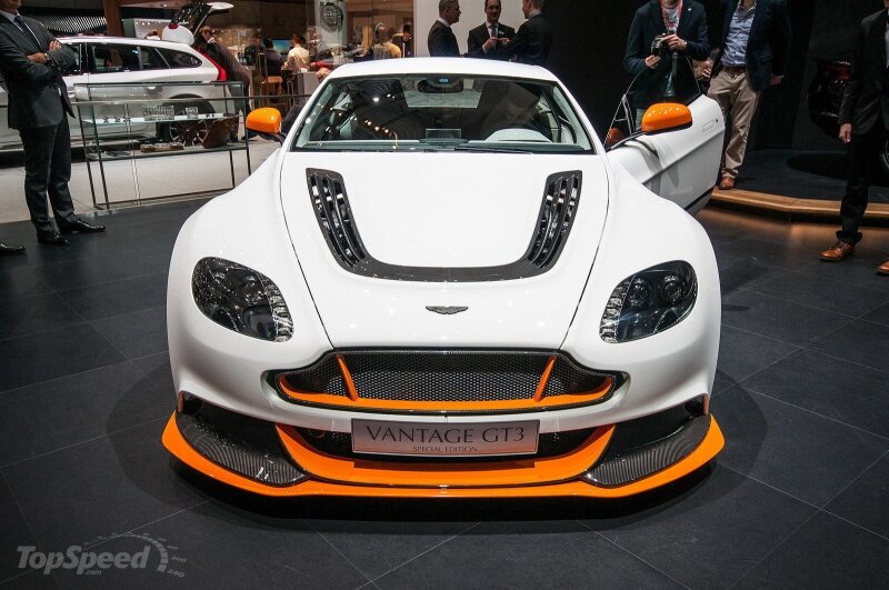Vantage GT12: породистый спорткар от Aston Martin